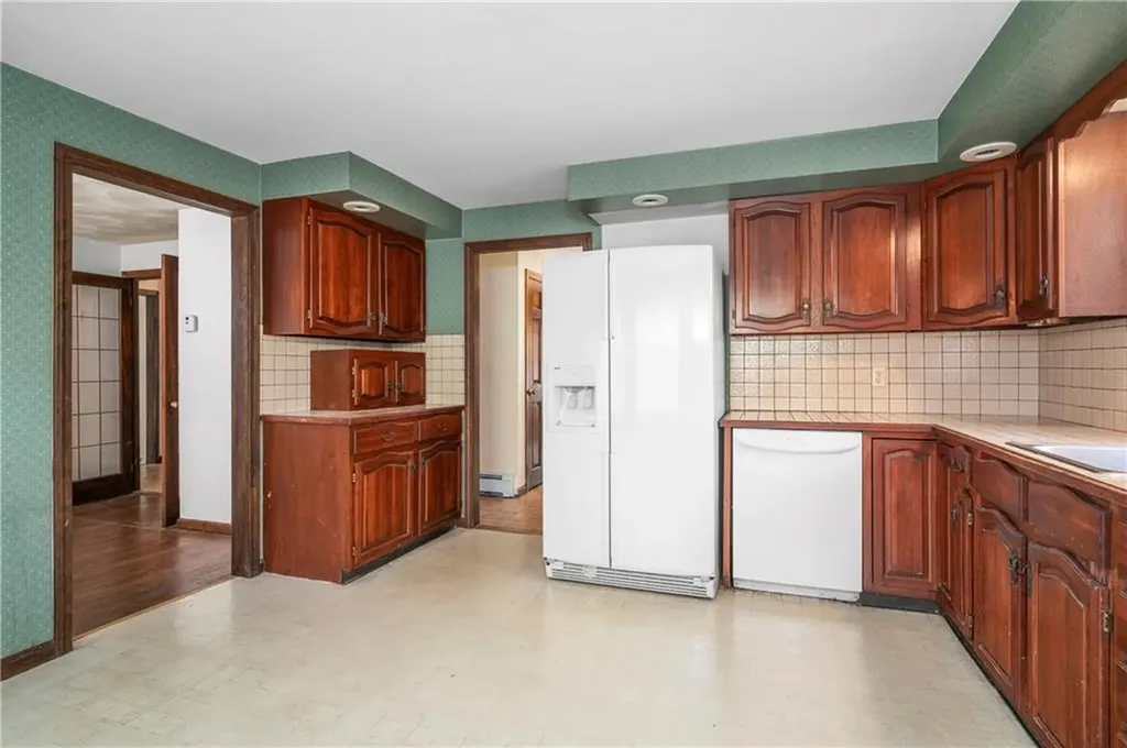 5 Lincoln Drive North Smithfield RI 02896