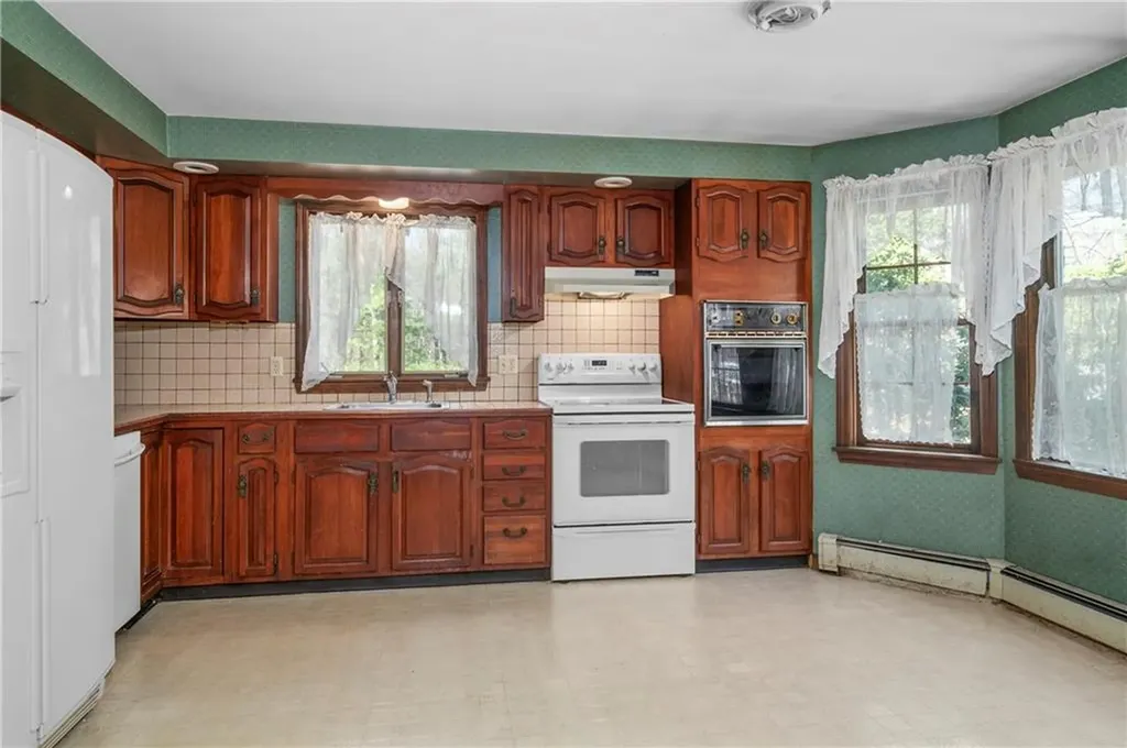 5 Lincoln Drive North Smithfield RI 02896