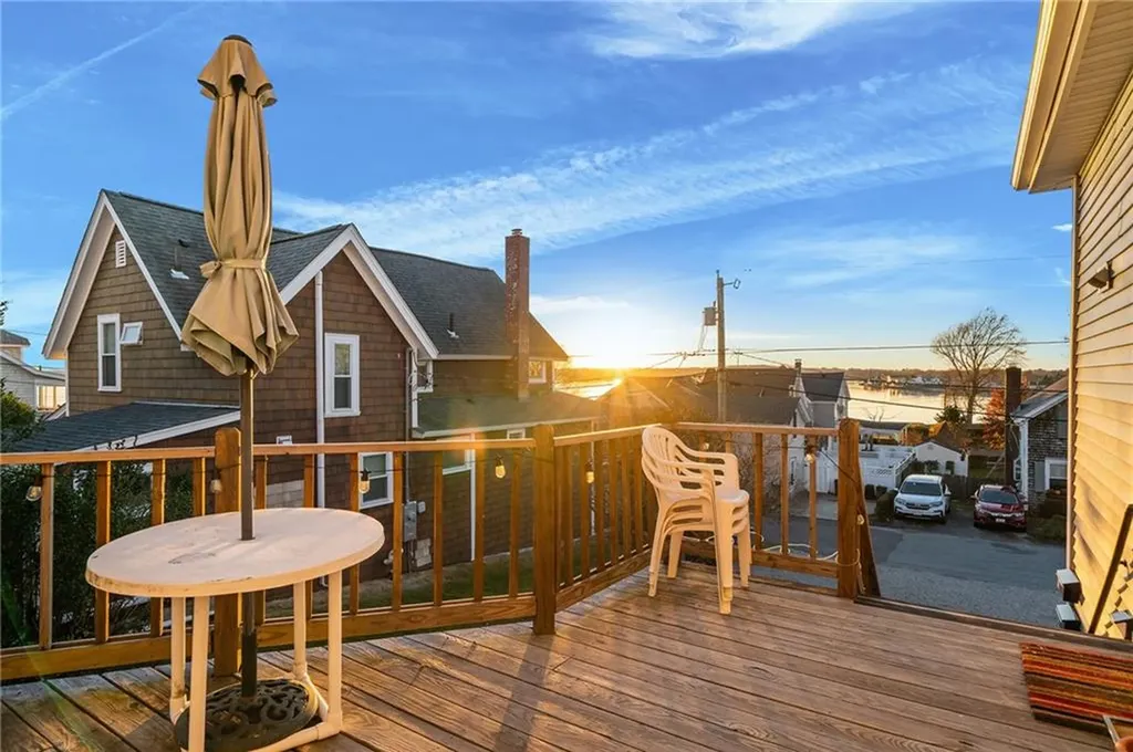 54 Hillside Avenue Tiverton RI 02878