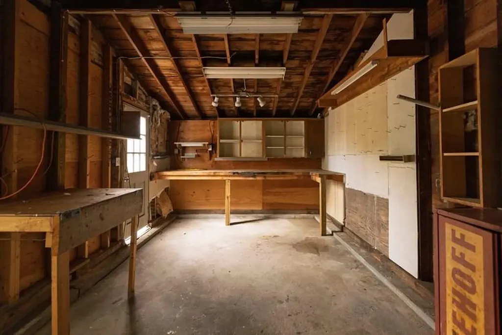 46 Roslyn Avenue Cranston RI 02910