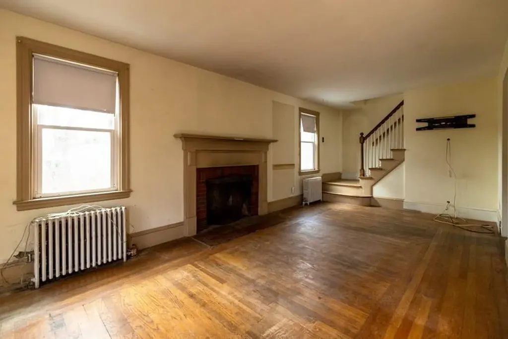 46 Roslyn Avenue Cranston RI 02910