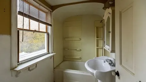 46 Roslyn Avenue Cranston RI 02910