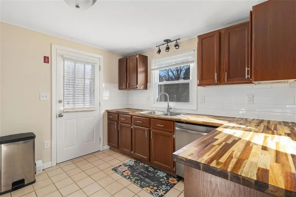 95 Amy Drive Cranston RI 02921