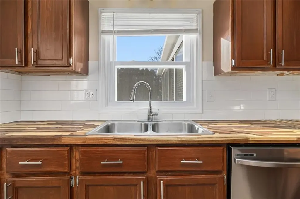 95 Amy Drive Cranston RI 02921