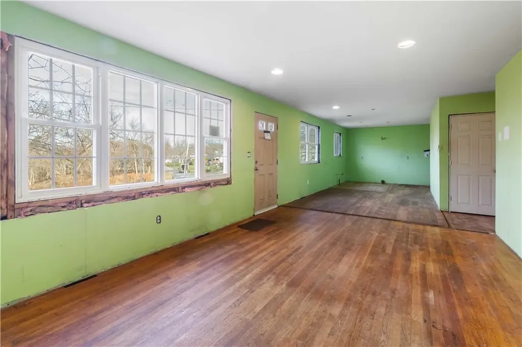 105 Borden Road Tiverton RI 02878