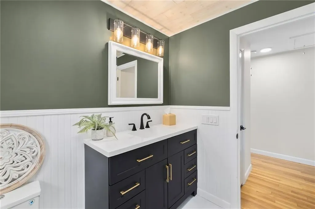 7 Cheshire Drive Barrington RI 02806