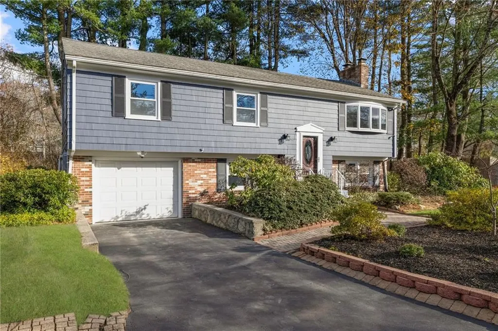 7 Cheshire Drive Barrington RI 02806