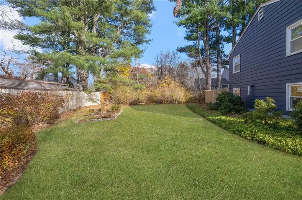 7 Cheshire Drive Barrington RI 02806