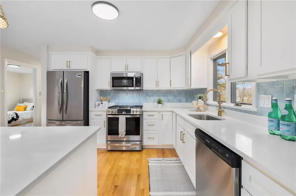 7 Cheshire Drive Barrington RI 02806