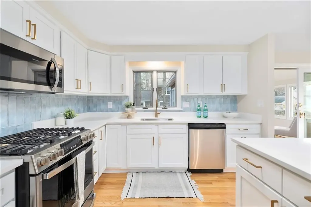 7 Cheshire Drive Barrington RI 02806