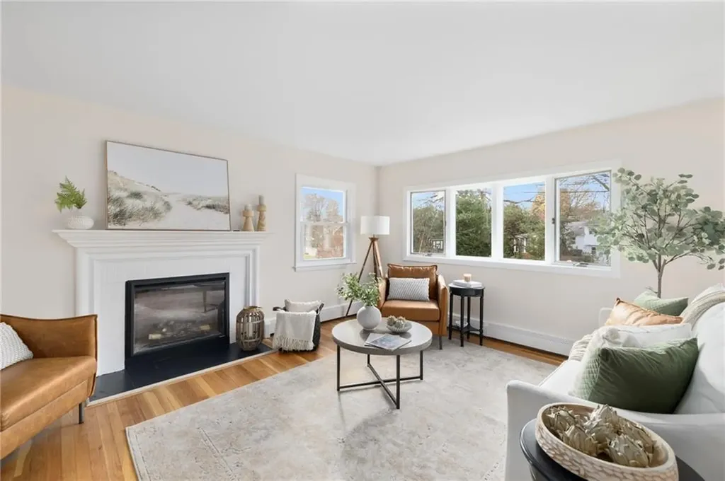 7 Cheshire Drive Barrington RI 02806