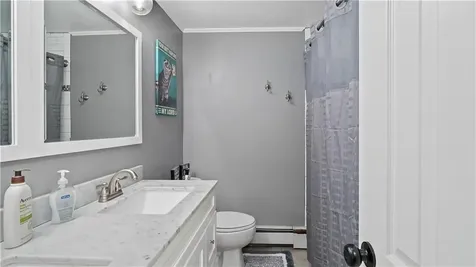 16 Eastman Street Warwick RI 02886