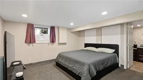 16 Eastman Street Warwick RI 02886