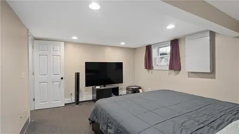 16 Eastman Street Warwick RI 02886