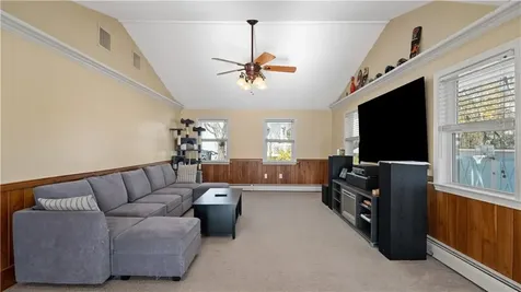 16 Eastman Street Warwick RI 02886