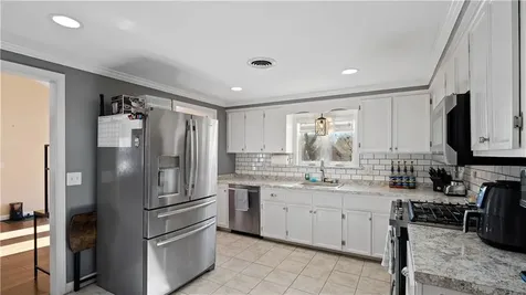 16 Eastman Street Warwick RI 02886