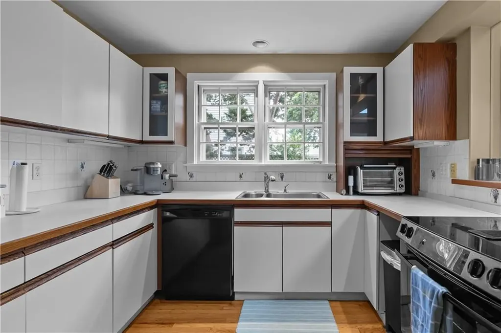 8 Sylvan Street Newport RI 02840
