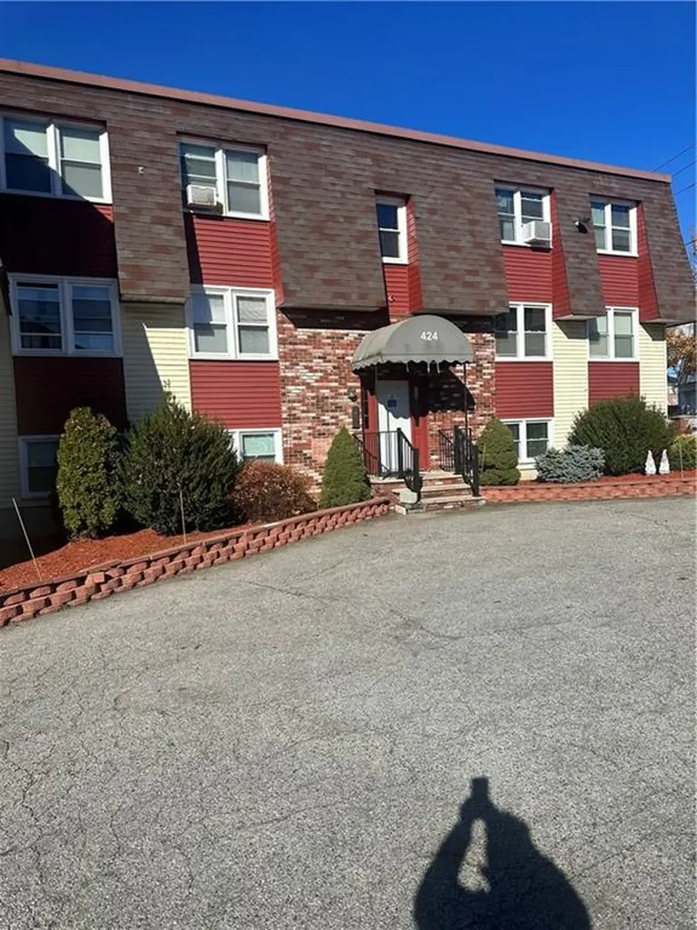 424 Smithfield Avenue Pawtucket RI 02860