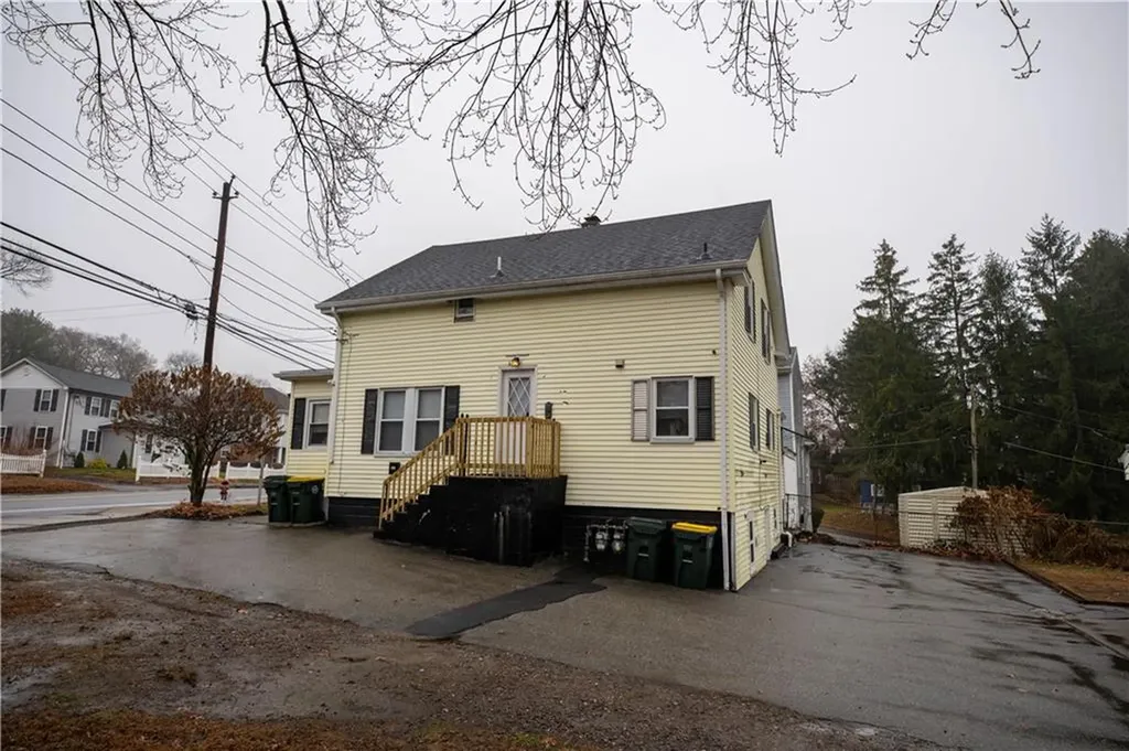304 Waterman Avenue Smithfield RI 02917