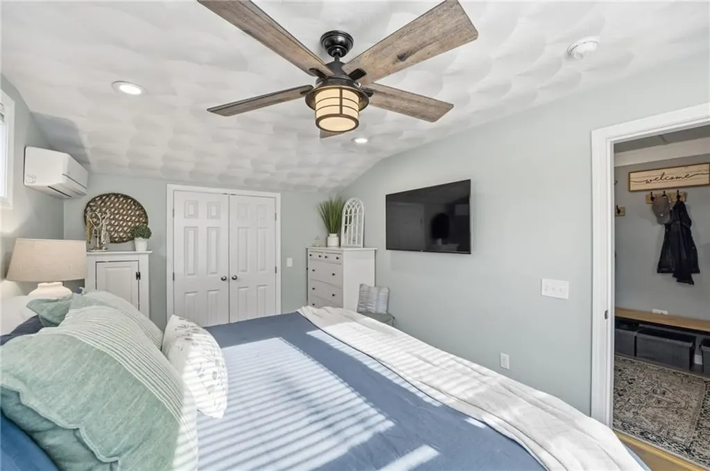 107 Glenwood Drive Warwick RI 02889