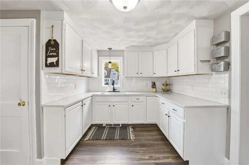 107 Glenwood Drive Warwick RI 02889