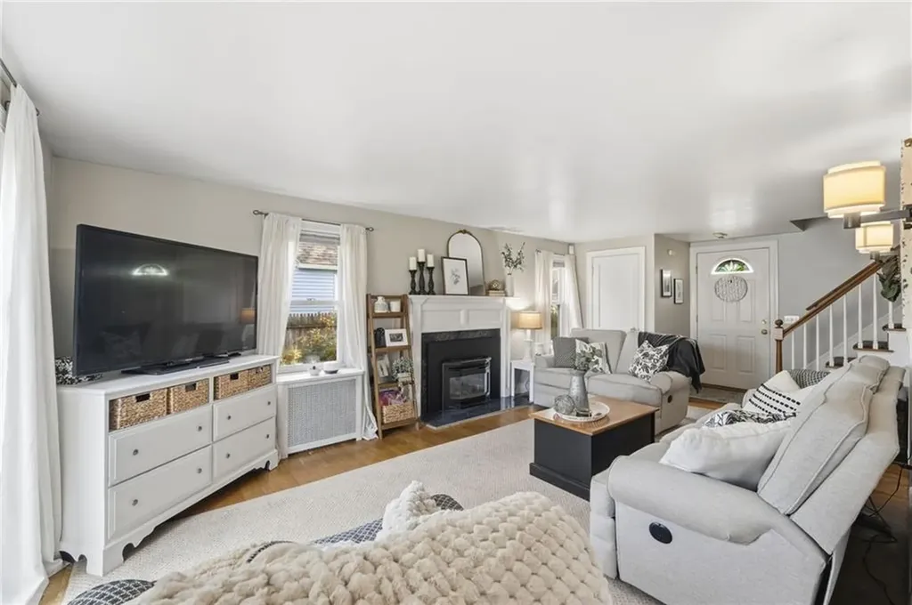 107 Glenwood Drive Warwick RI 02889