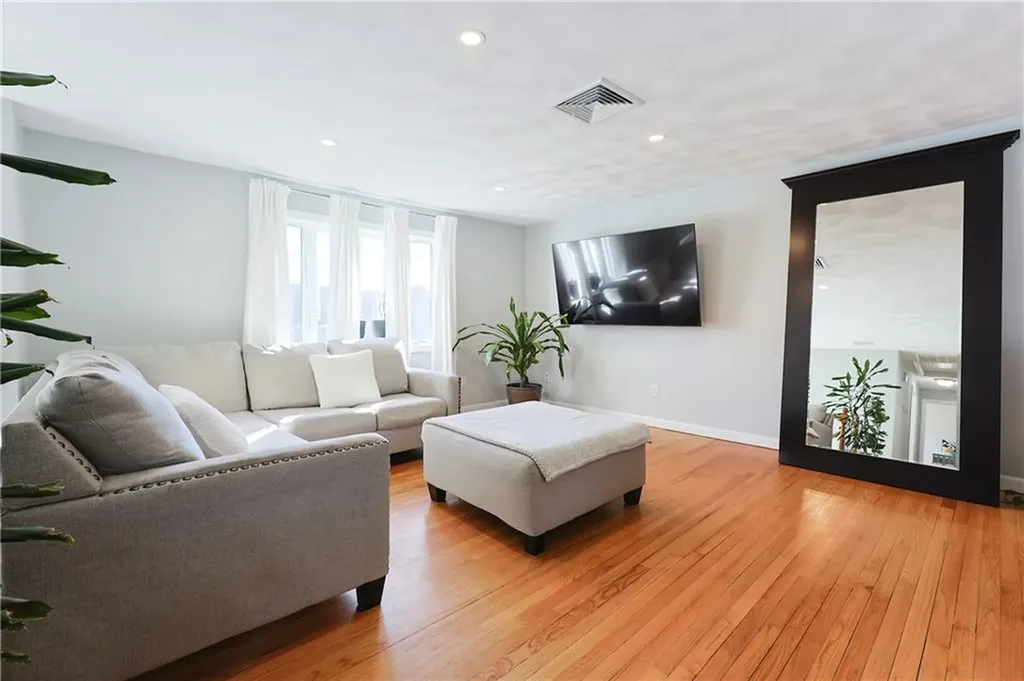 31 Salina Avenue Johnston RI 02919