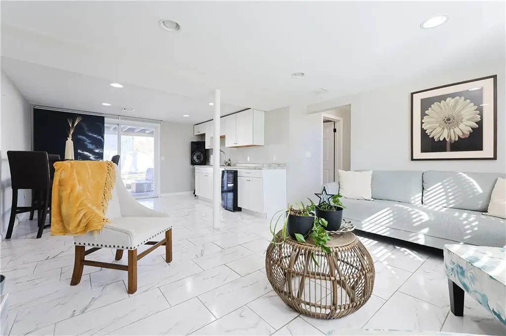 31 Salina Avenue Johnston RI 02919