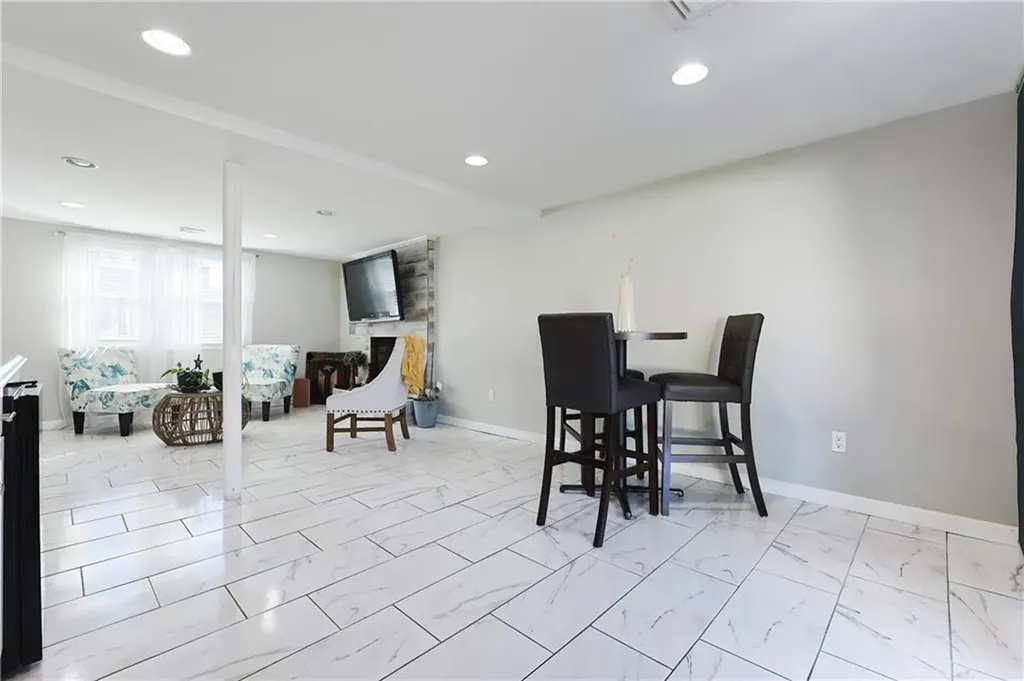 31 Salina Avenue Johnston RI 02919