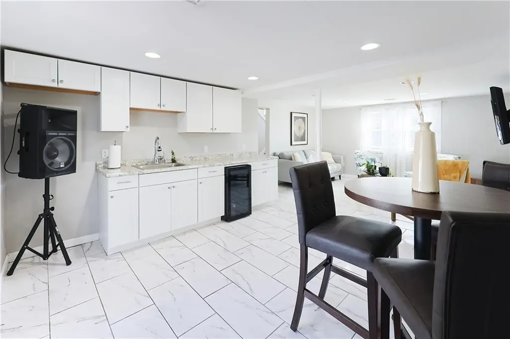31 Salina Avenue Johnston RI 02919