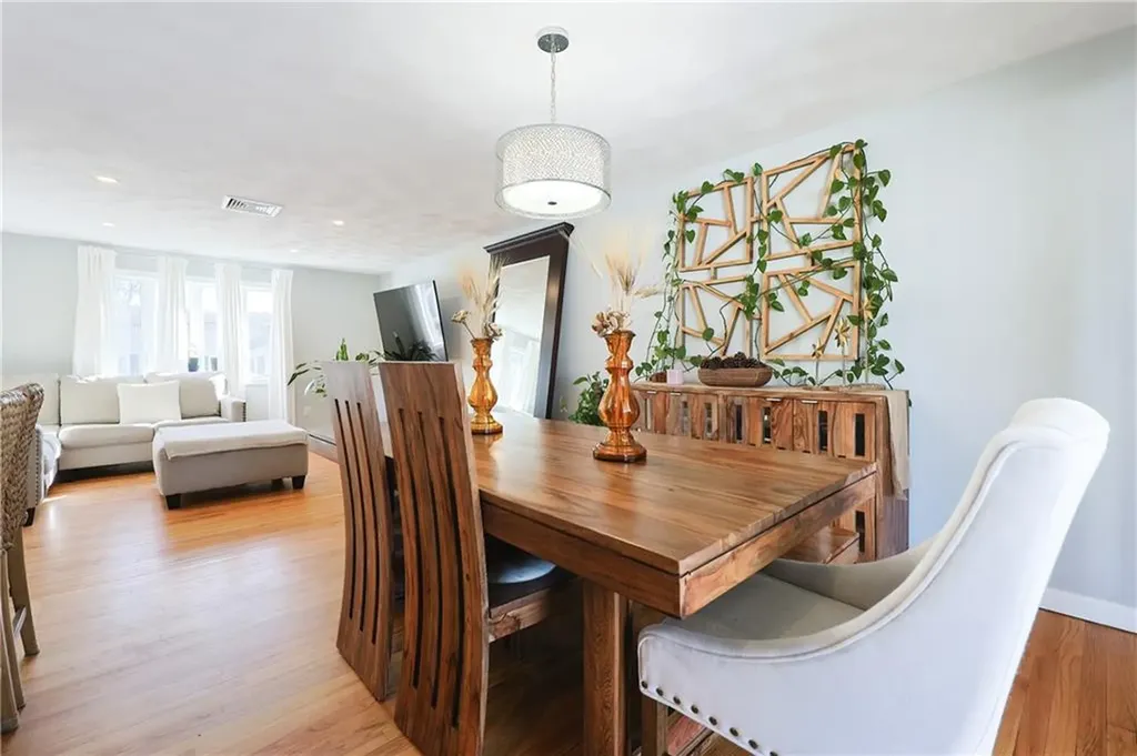 31 Salina Avenue Johnston RI 02919