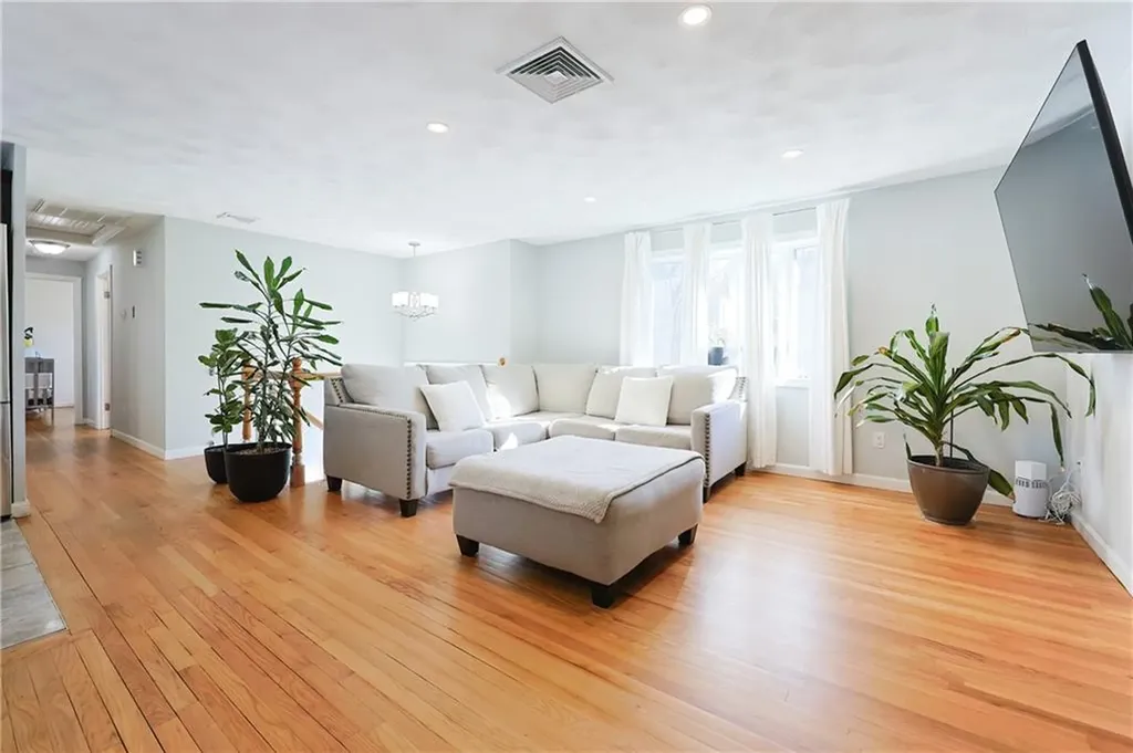 31 Salina Avenue Johnston RI 02919