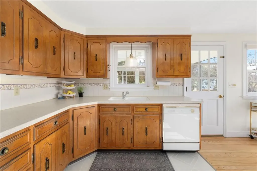 46 Arrowhead Drive Tiverton RI 02878