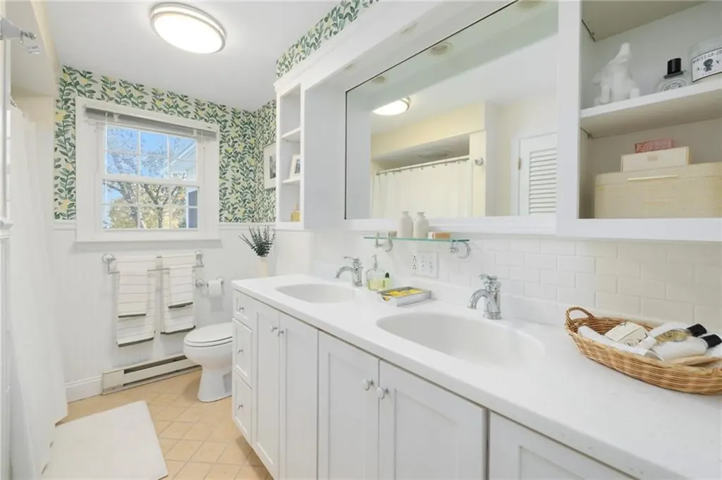 46 Arrowhead Drive Tiverton RI 02878