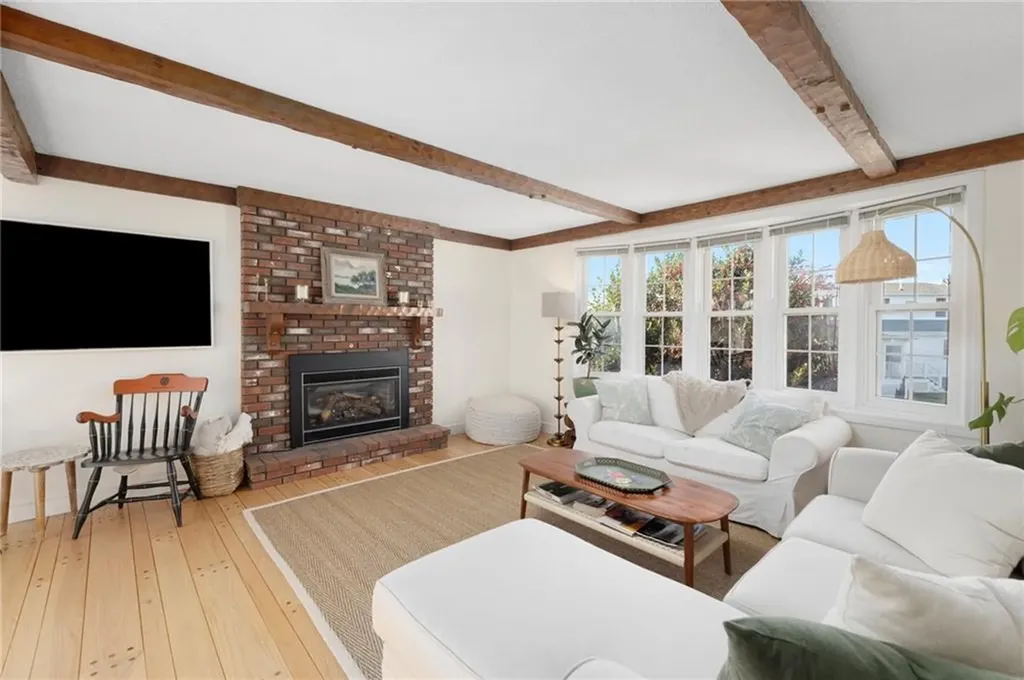 46 Arrowhead Drive Tiverton RI 02878