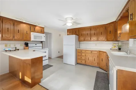 46 Arrowhead Drive Tiverton RI 02878