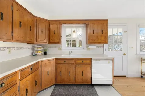 46 Arrowhead Drive Tiverton RI 02878