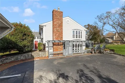 46 Arrowhead Drive Tiverton RI 02878