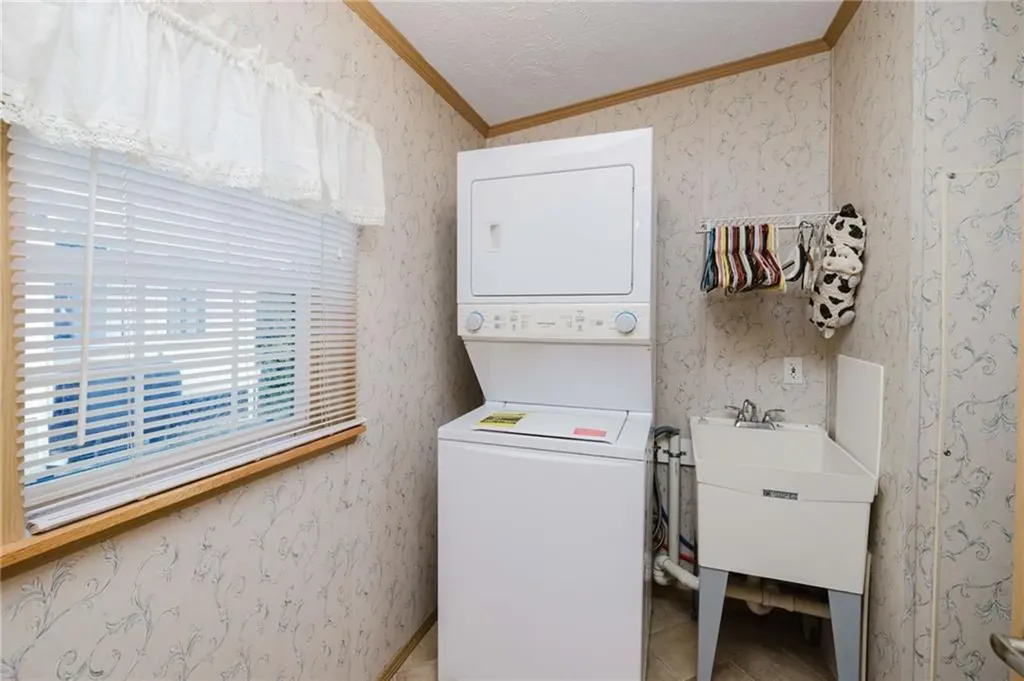 18 Mockingbird Lane Tiverton RI 02878