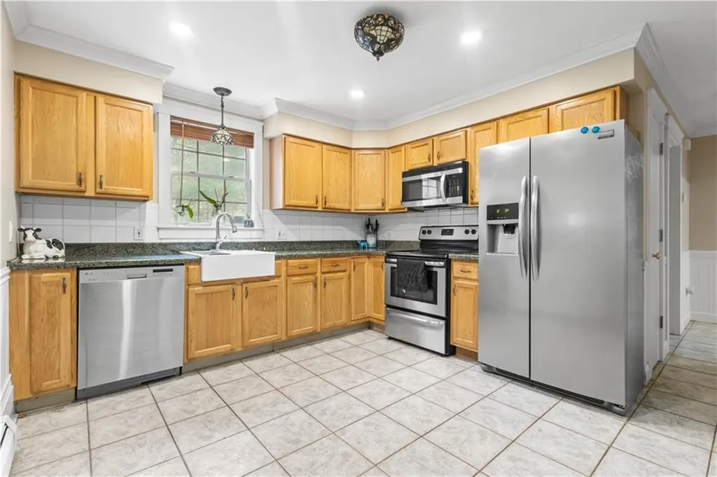 16 Karen Drive Hopkinton RI 02832