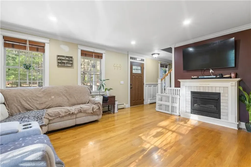 16 Karen Drive Hopkinton RI 02832