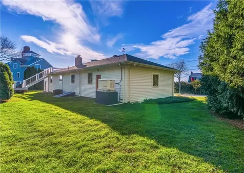 121 Driftwood Drive Tiverton RI 02878