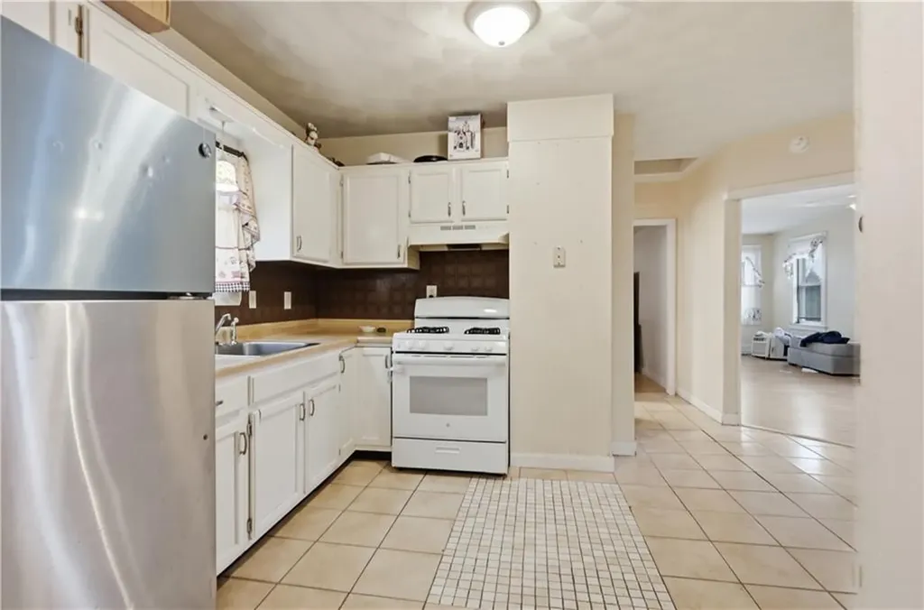 33 Hargraves Street Warwick RI 02889