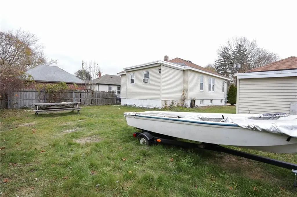 33 Hargraves Street Warwick RI 02889