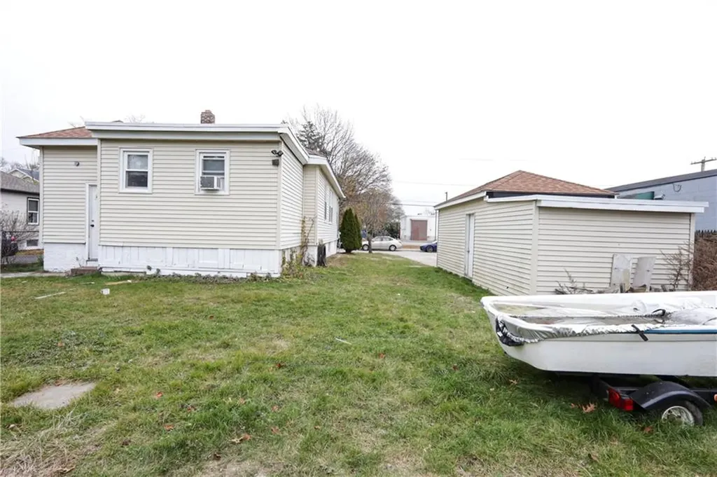 33 Hargraves Street Warwick RI 02889