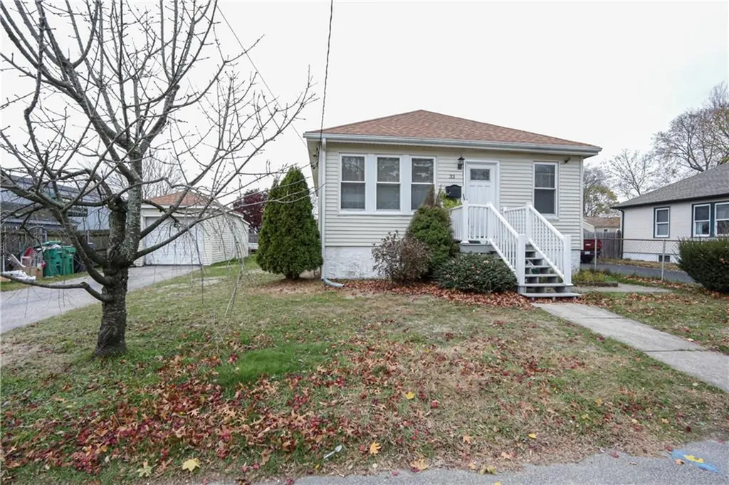 33 Hargraves Street Warwick RI 02889