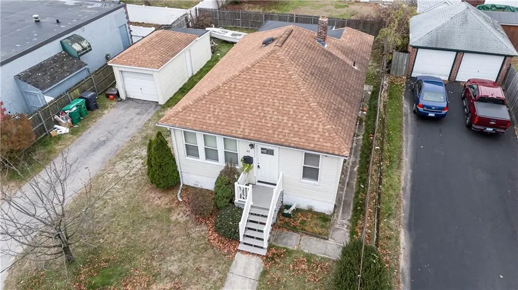 33 Hargraves Street Warwick RI 02889