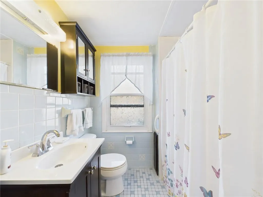 985 Cedar Swamp Road Warwick RI 02886