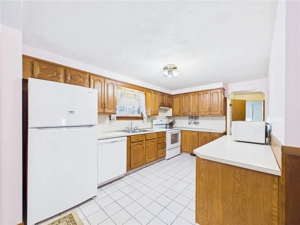 985 Cedar Swamp Road Warwick RI 02886