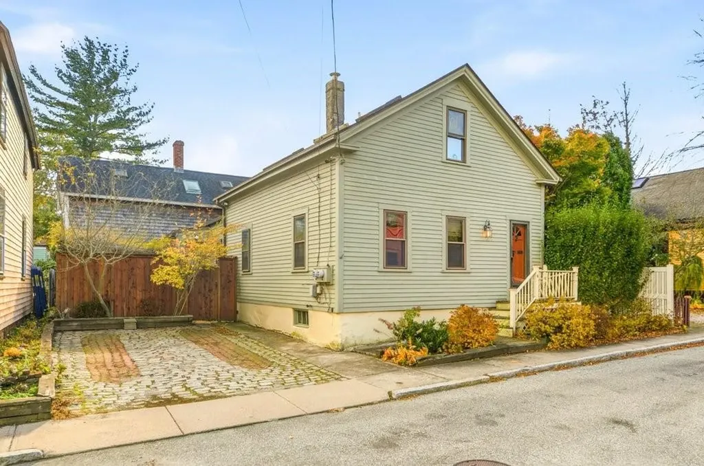 6 Sunshine Court Newport RI 02840